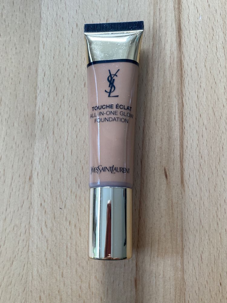 Podkład Yves Saint Laurent Touche Eclat All In One Glow B 60