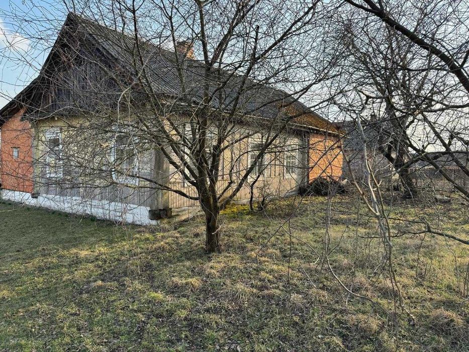 Будинок з земельною ділянкою біля річки Зарічне