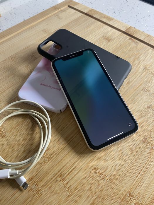 Iphone 11 64GB (BRANCO)