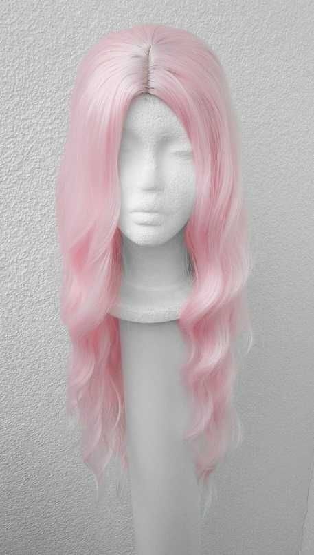 Jasna różowa pastelowa długa falowana peruka z przedziałkiem wig