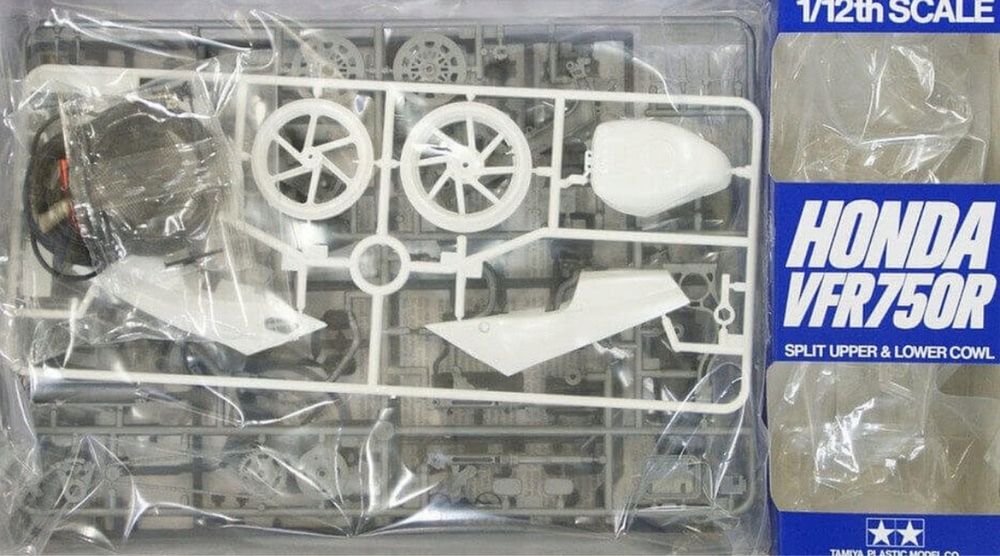 Motor Honda VFR750R model do sklejenia1:12 Tamiya 14057