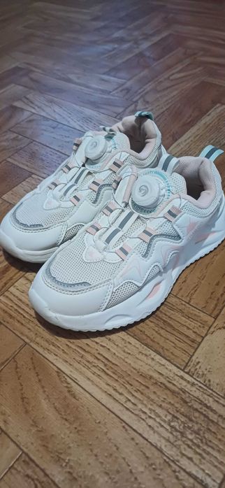 Кросівки для дівчинки