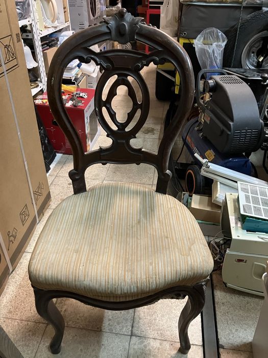 Cadeira antiga para restaurar