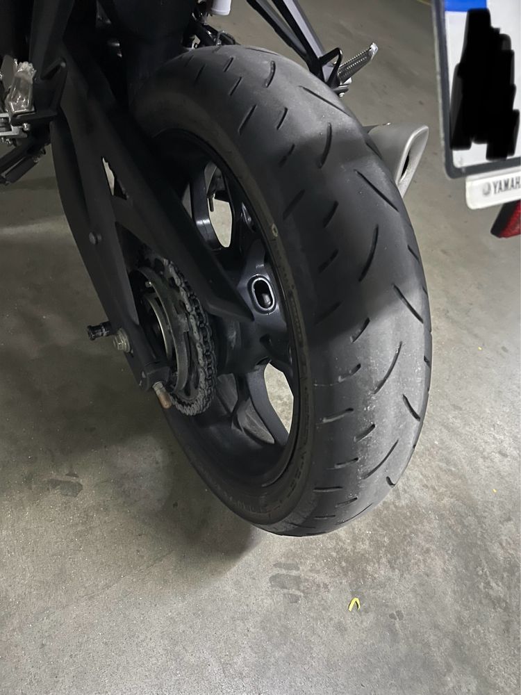 Mota Yamaha R3 2023