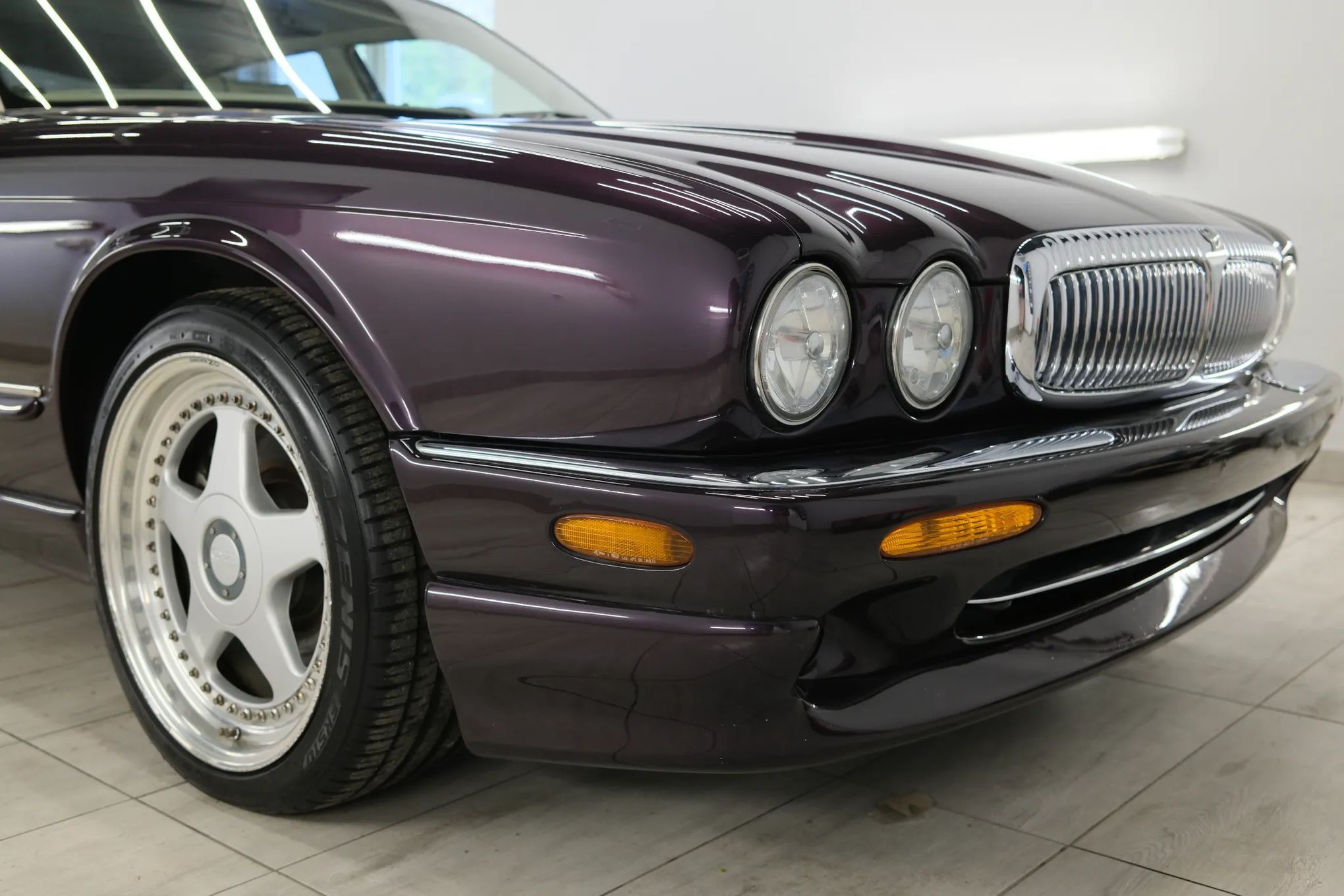 Jaguar XJR Daimler Super V8 - Japonia. Bezwypadkowy. Piękny kolor. 4.0 V8