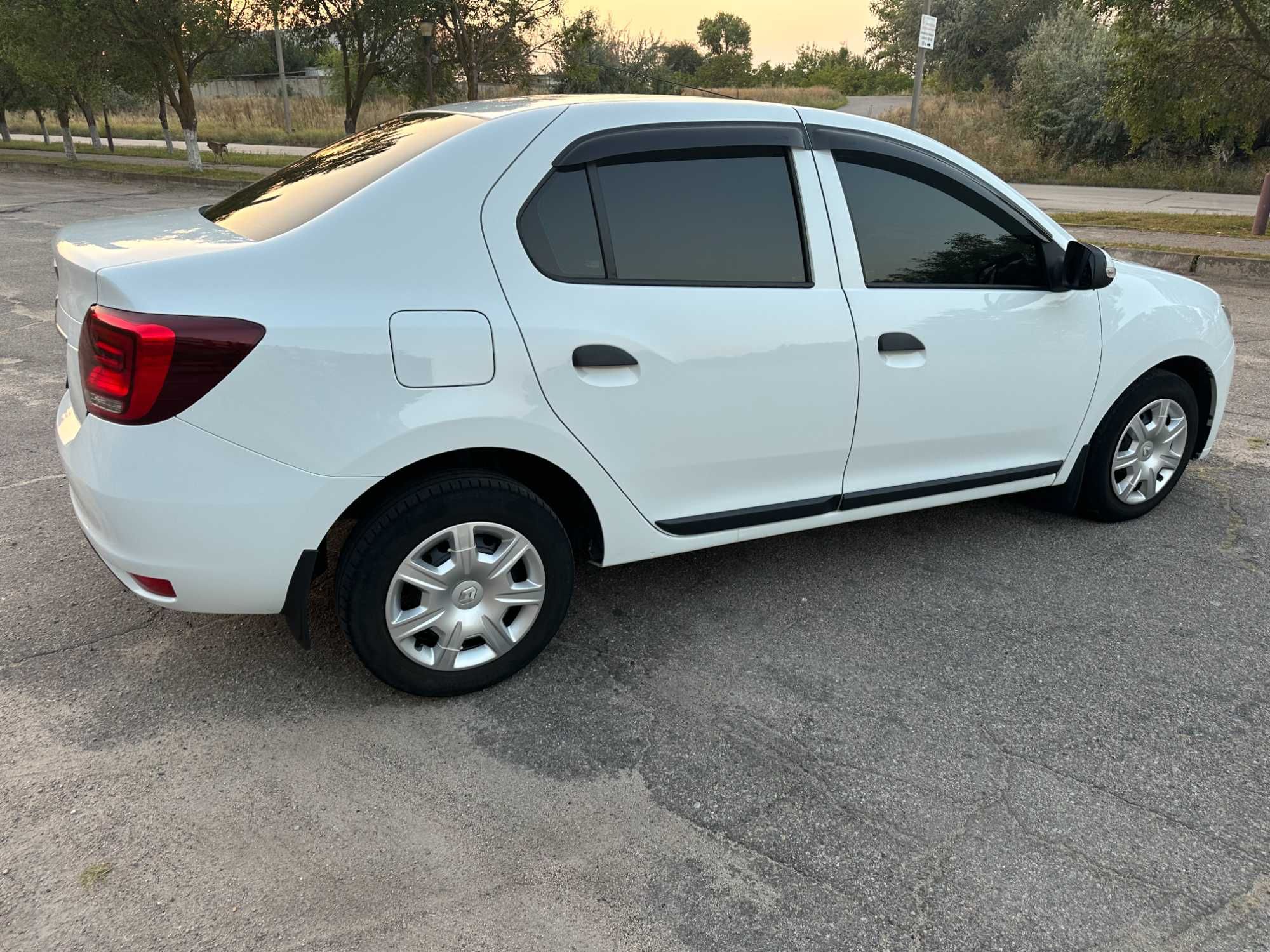 Продам RENAULT Logan II