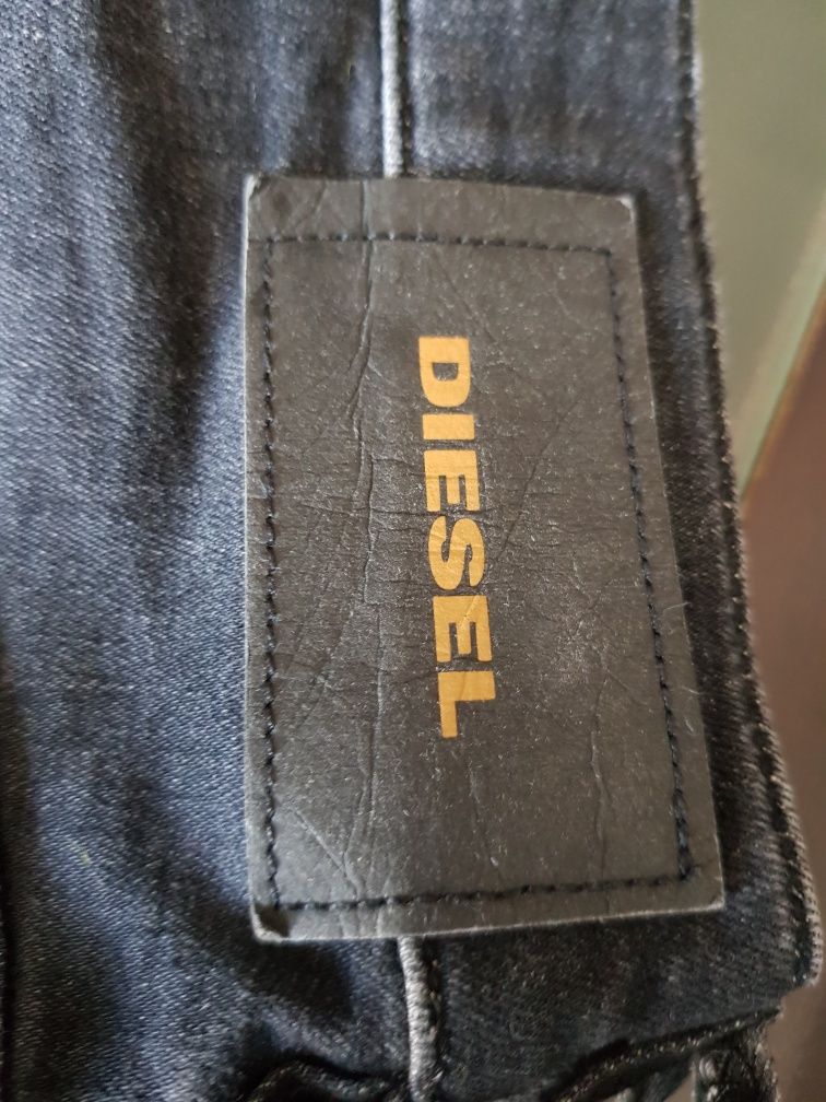 Spodnie firmy Diesel D-Yennox 30/30