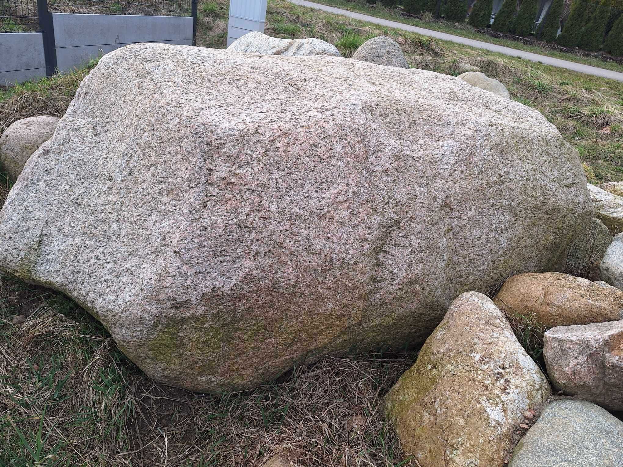 Duże kamienie głazy