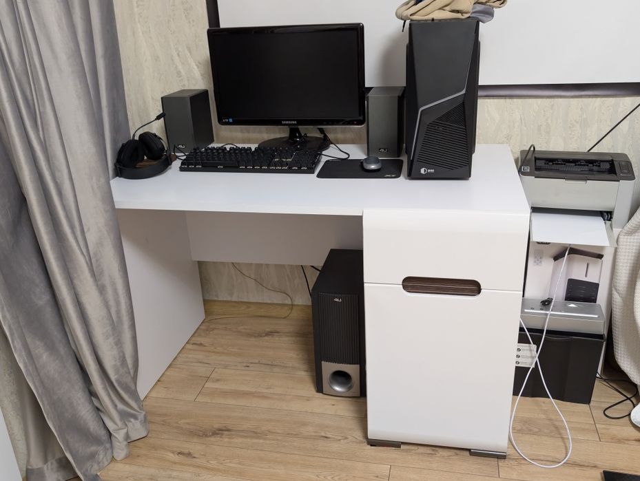 Стол офисный письменный