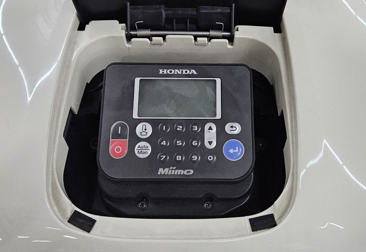 Robot koszący Honda HRM3000 do 4000m2 , funkcja bluetooth