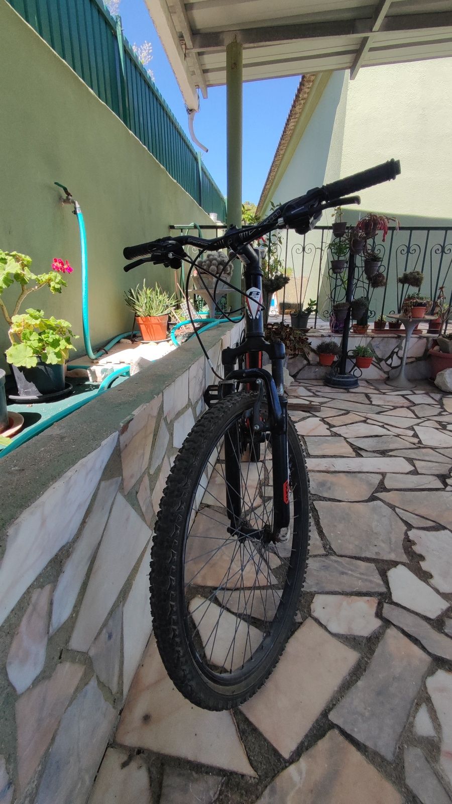 Bicicleta B-Pro pronta a usar