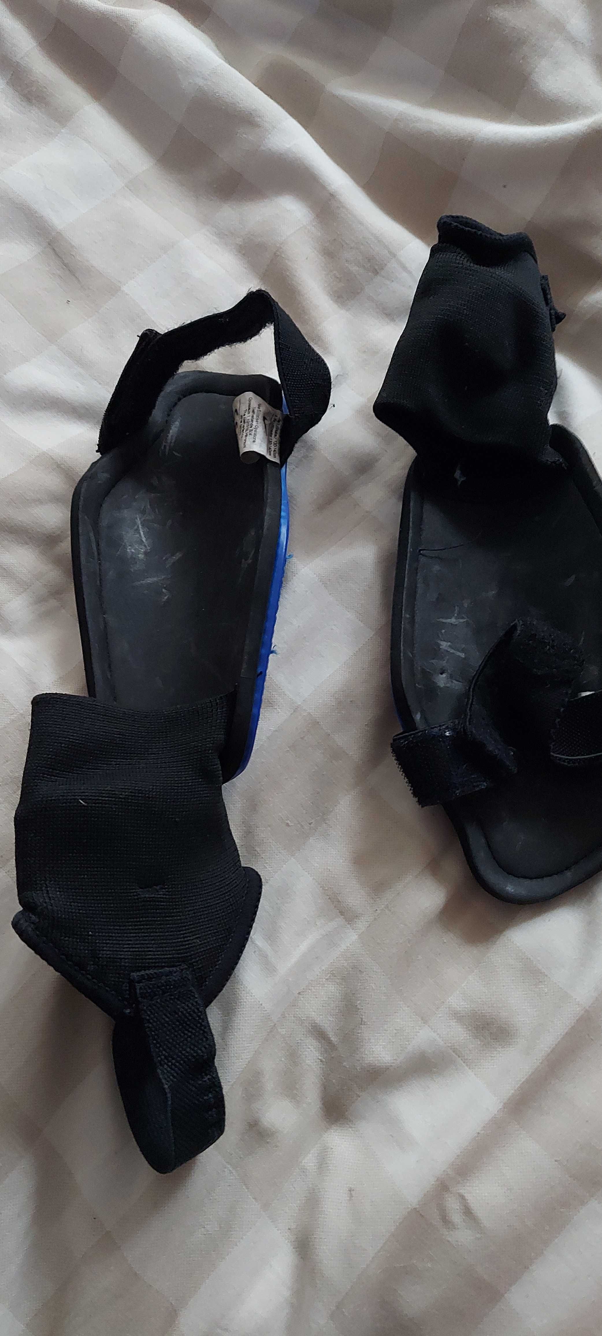 Ochraniacze nagolenniki dziecięce Nike