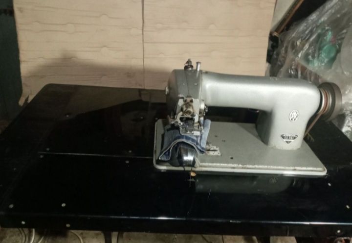 Машина швейна підшивочна