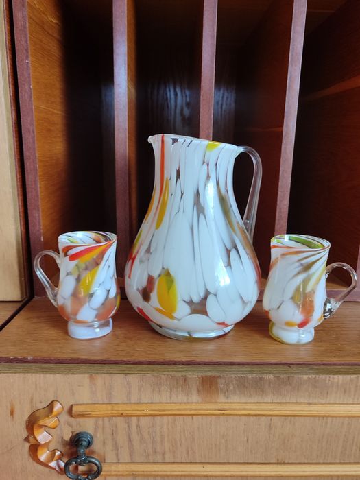 Чайні, кавові, молочні, супні сервізи.