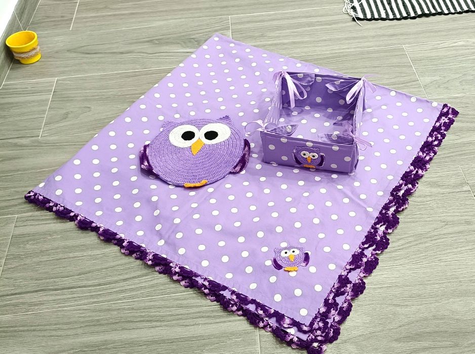 Conjunto cozinha bordado a mão: toalha + cesto pão+ suporte panelas.