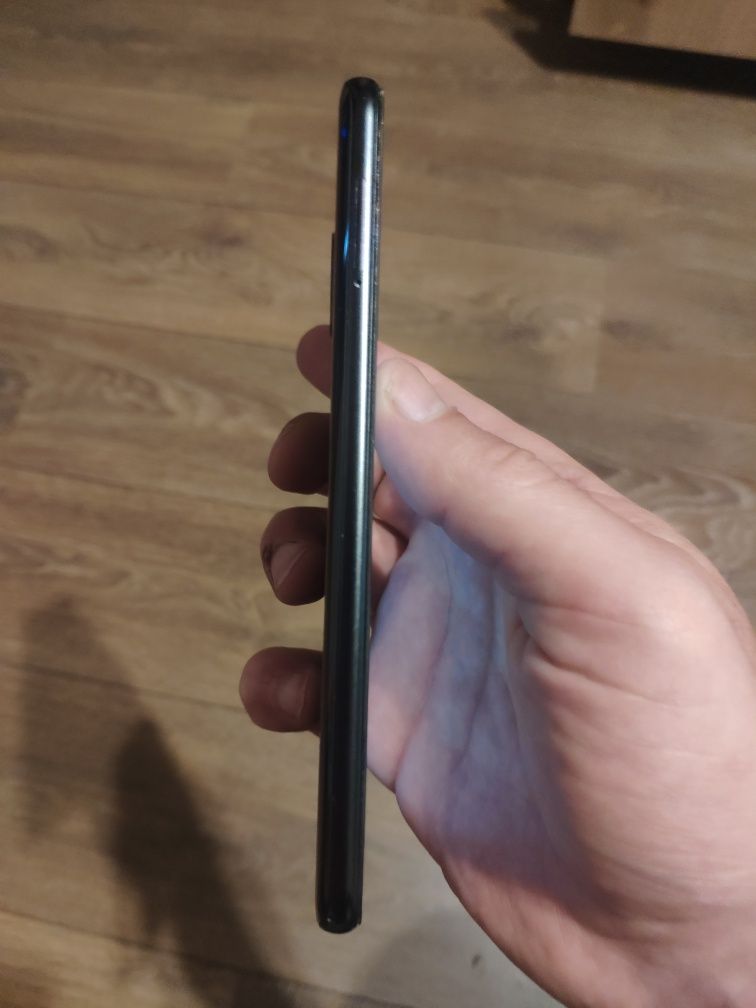 Телефон Xiaomi mi8