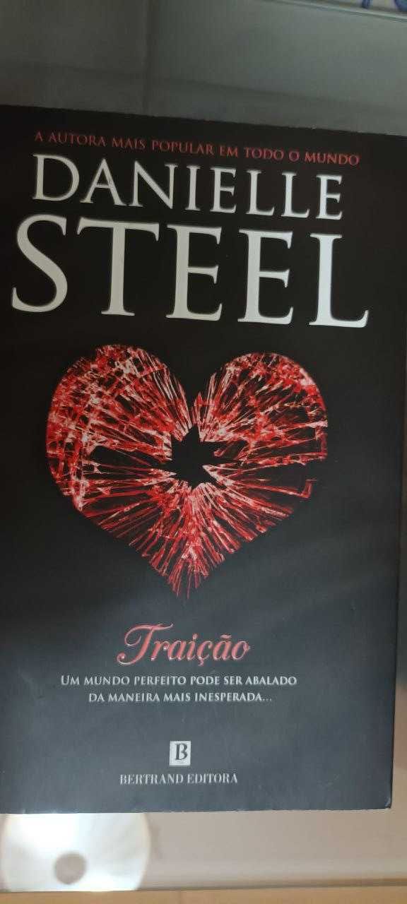 Vendo livro Danielle Steele - Traição