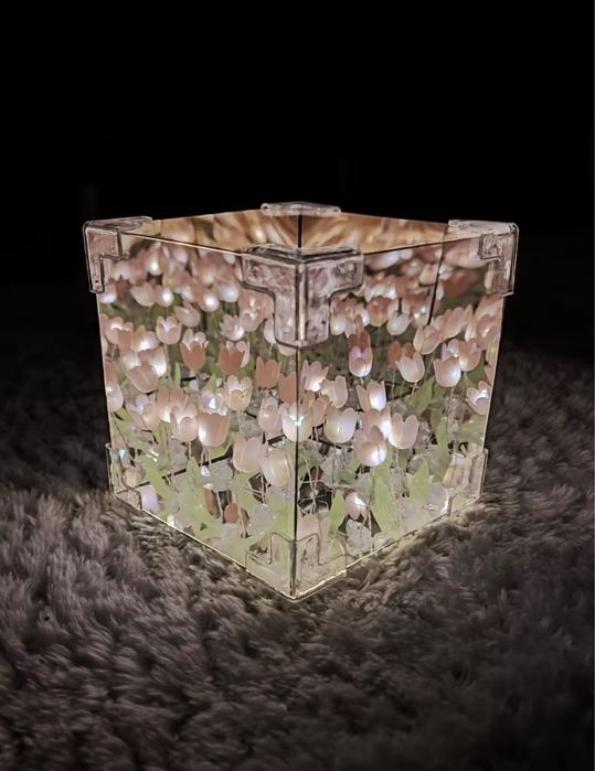 Нічник безкінечні тюльпани в кубі