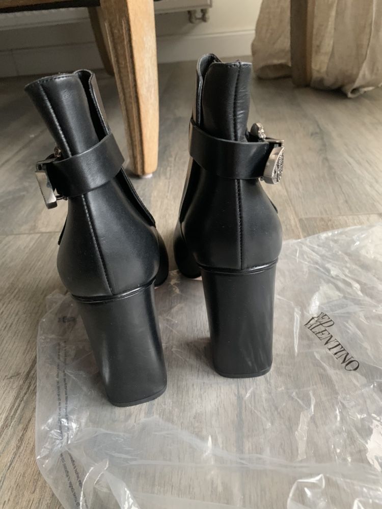 Red Valentino oryginalne nowe skorzane botki 39