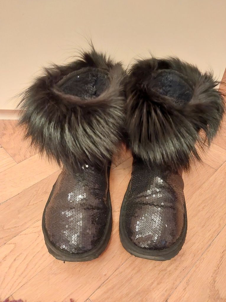 Buty ala Emu z prawdziwym lisem
