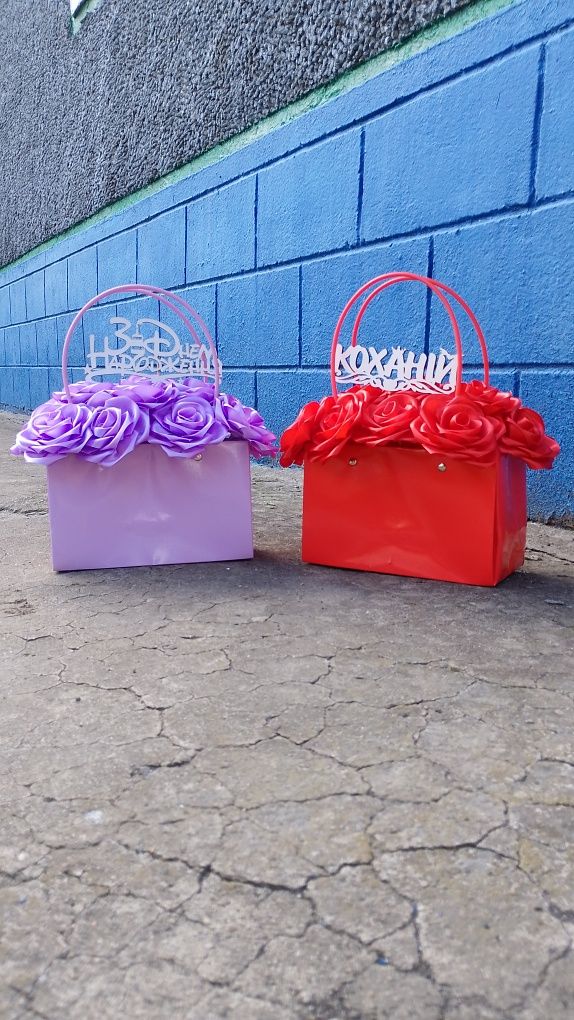 Корзини з атласної стрічки