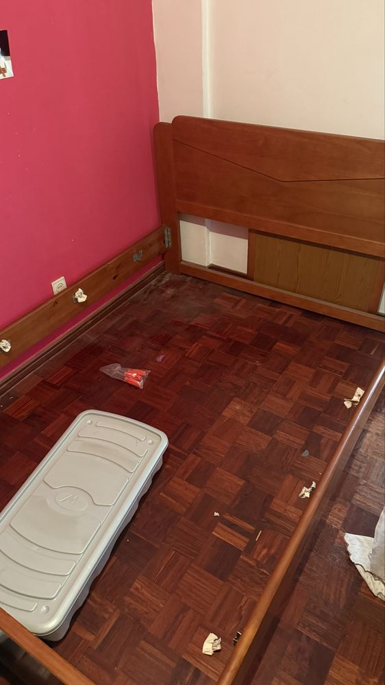Cama de casal + mesa de cabeceira
