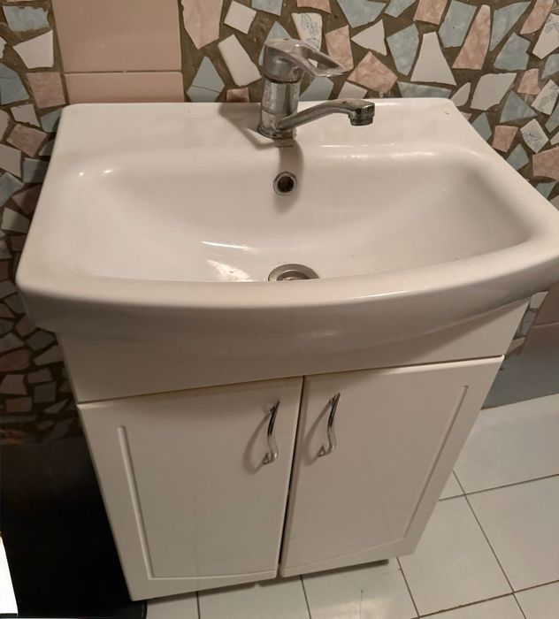 Тумба з умивальником + навісна тумба з дзеркалом у ванну