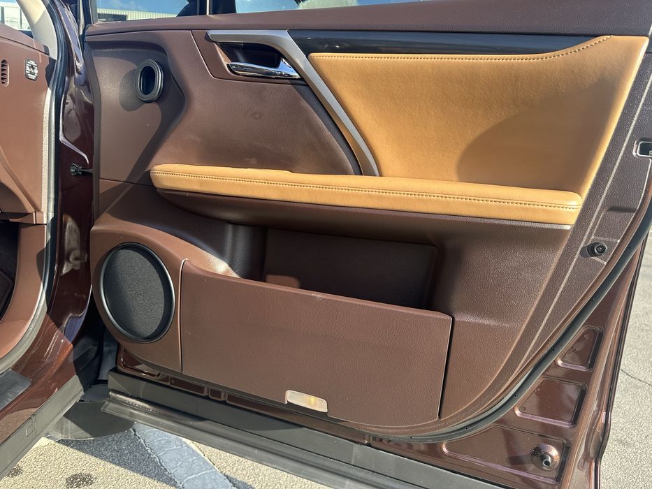 Продам Lexus RX300 2018 года