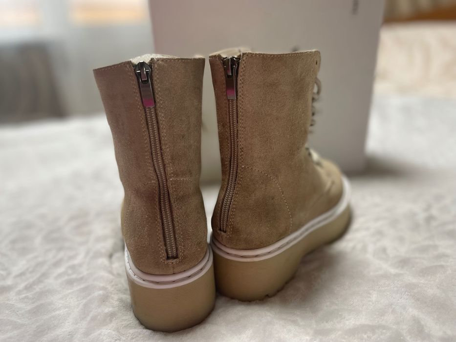 Зимові чоботи жіночі