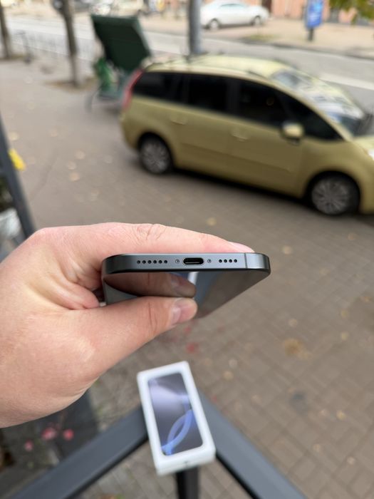 iPhone 16 Pro Max 256gb Black Titanium (100% акумулятор)