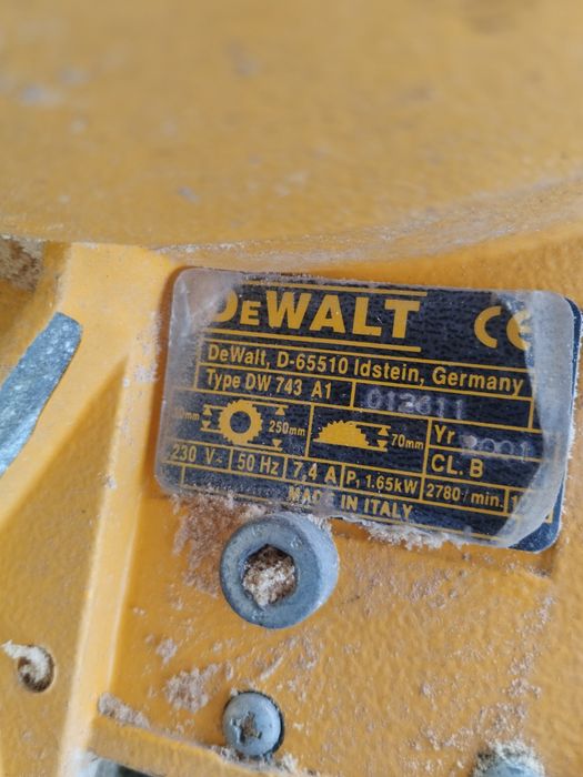 Pilarka stołowa ukosowa DeWalt 743