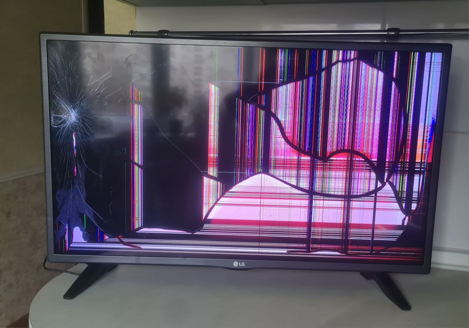 Телевізор 32 дюйми   LG на запчастини