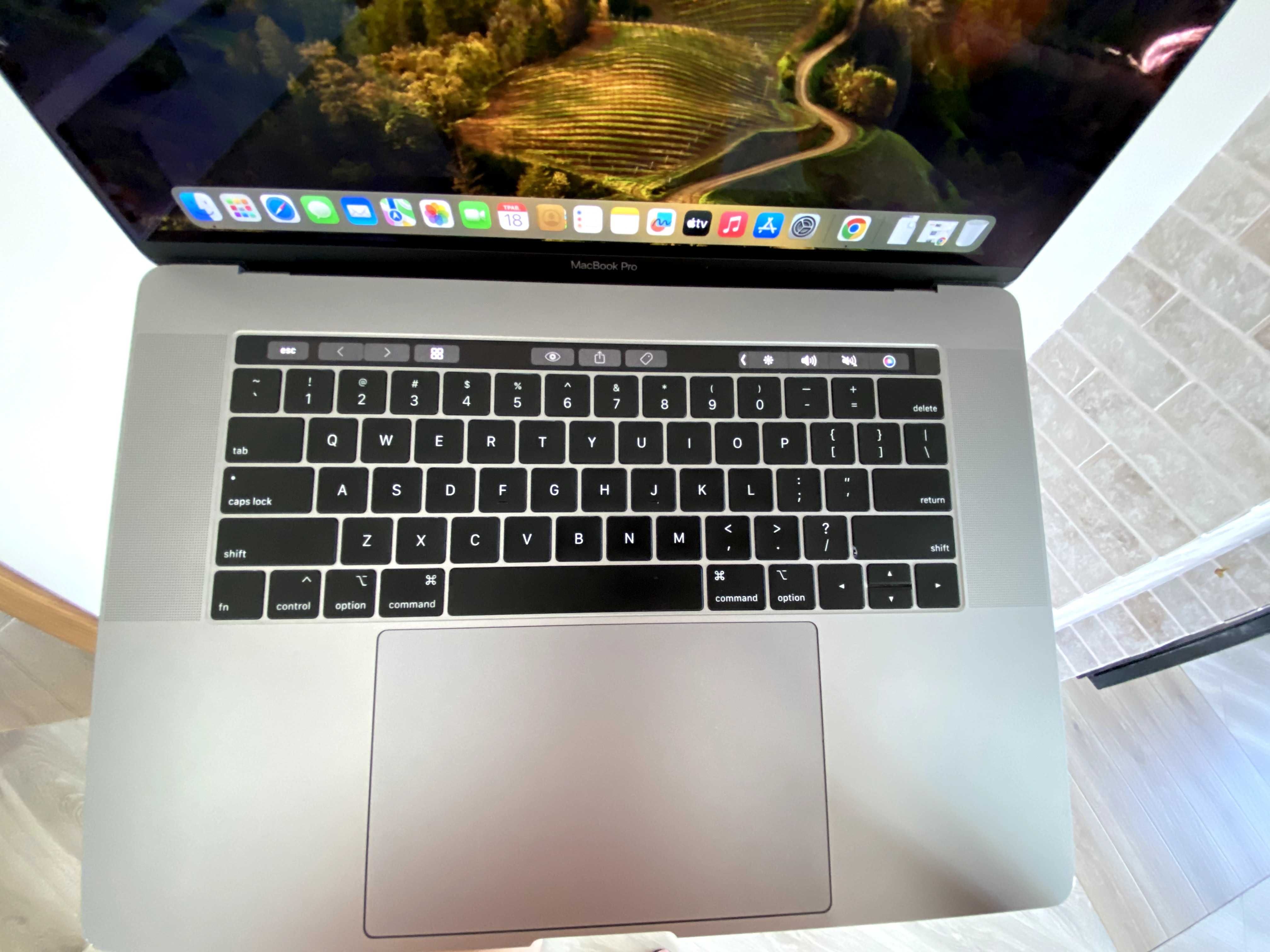 Продам MacBook Pro 15 2019/i9/16gb/1tb ssd