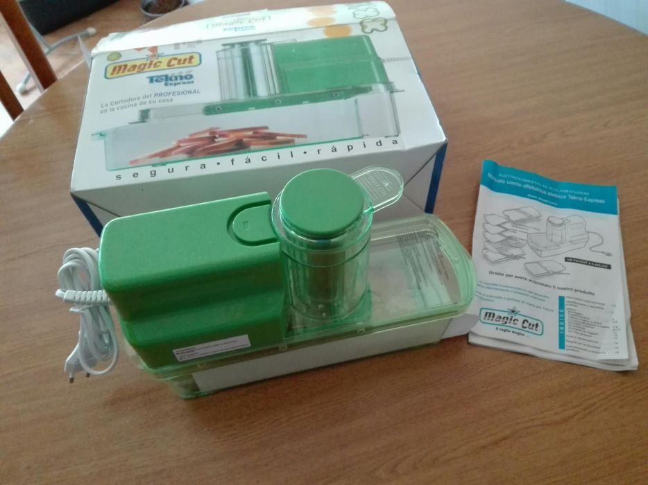 Máquina de cortar legumes nova