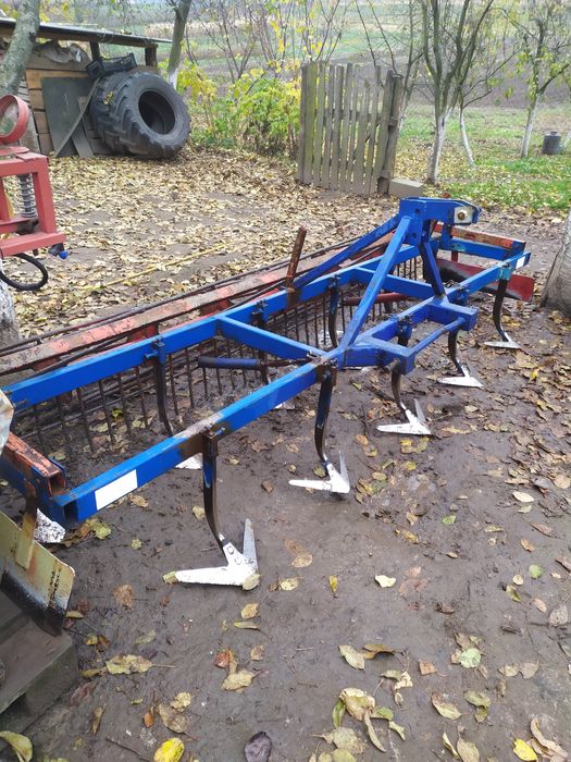 Продам навісний культиватор.