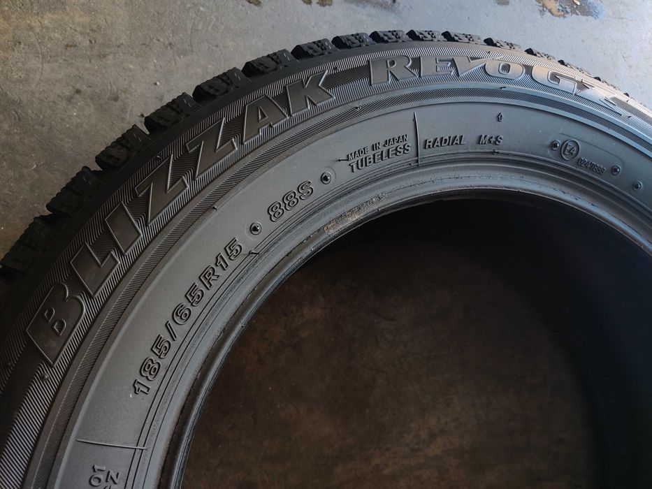 R15 185 65 шини зимові Bridgestone Blizzak Revo GZ липучки