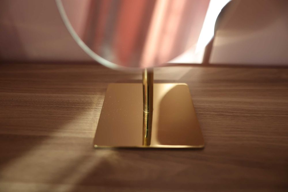 Lusterko kosmetyczne do makijażu złote Beliani 16 x 37 cm  CANTAL