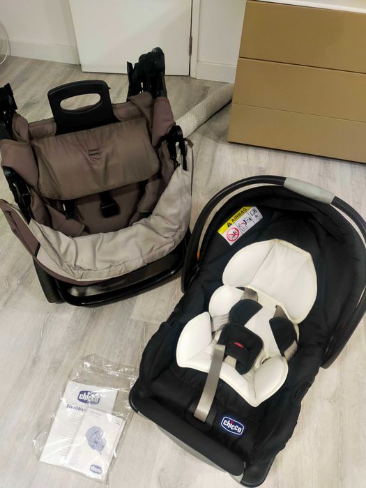 Carrinho de passeio Chicco + ovo e suporte para automóvel