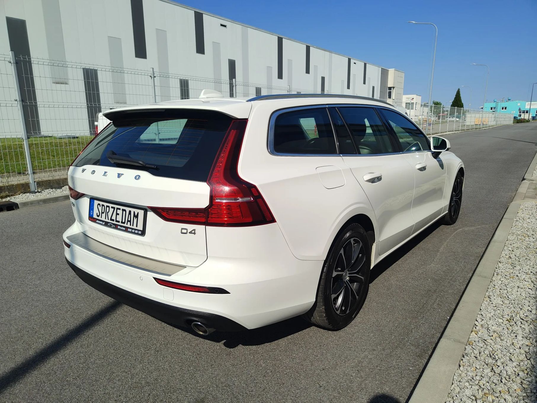 Volvo V60 Momentum*D4*190KM*LED*CarPlay*PółSkóry*WEBASTO*2xAlu17*El.Klapa*El.Hak