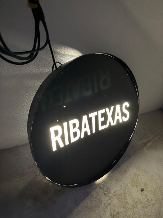 Letreiro luminoso Ribatexas