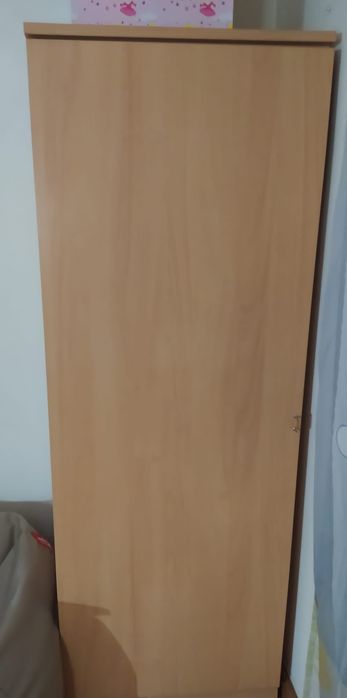 Vendo secretária e estantes