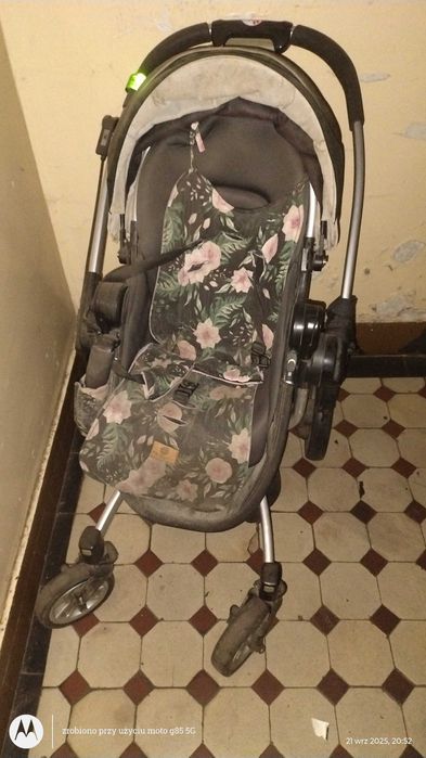 Dostawka do wózka dla dziecka.