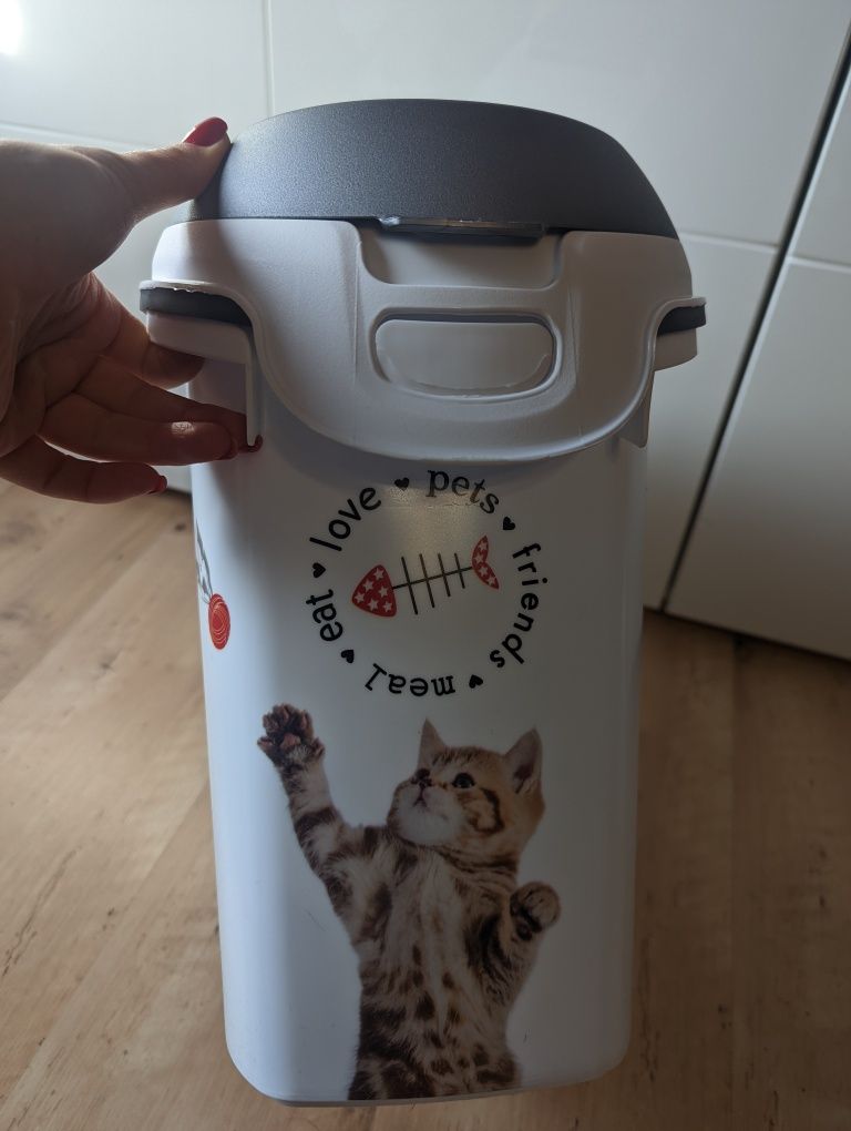 CURVER Pojemnik na karmę dla kota 6kg 15l