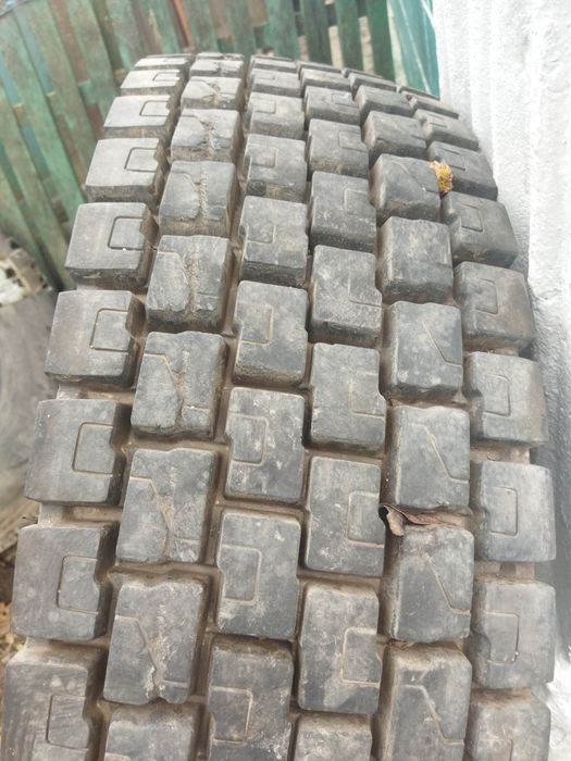 Продам резіну 315/80 22.5. майже нова