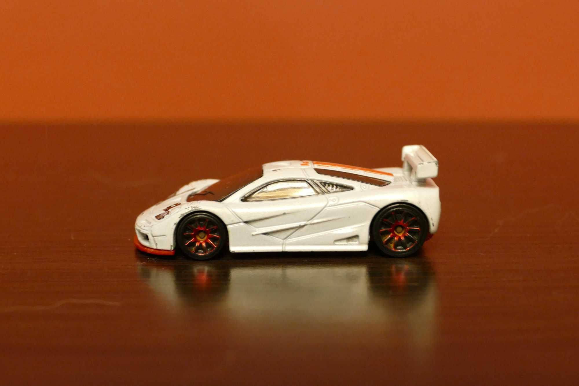 Hot Wheels autko "Resorak McLaren F1 GTR 2017