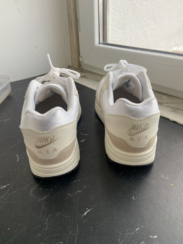Tenis nike como novos na caixa