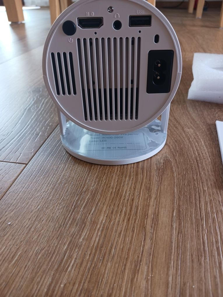 Nowy Projektor HY300 UltraHD pilot instrukcja na polskie gniazdko 230v