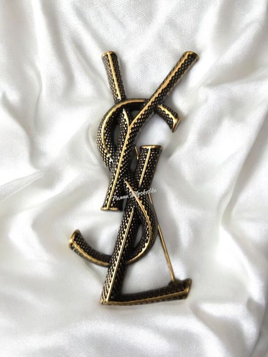 Broszka YSL – elegancka biżuteria old money, złoto-czarna 7 cm