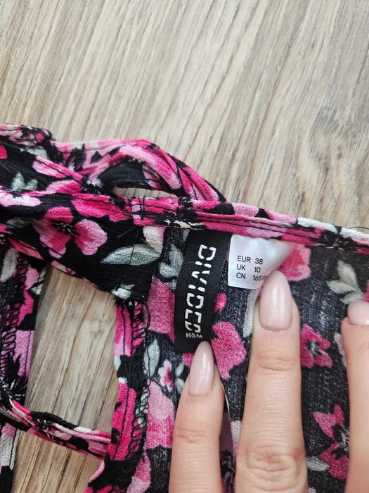 Bluzka crop top Mohito w kwiaty