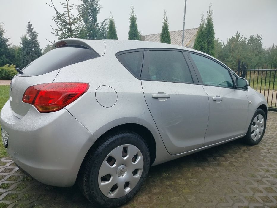 Opel astra J 2011 r. 1.6 benzyna